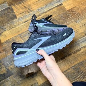 Brooks Women's Black and Light Purple Running Sneakers